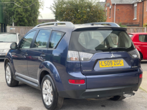 2009 Mitsubishi Outlander 2.4 Mivec Elegance Auto 4WD Euro 4 5dr in Blue — image 4