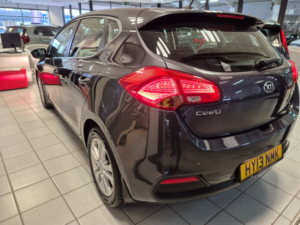 2013 Kia Ceed 1.6 Crdi 2 Hatchback 5dr Diesel Auto Euro 5 (126 Bhp) in Silver — image 2