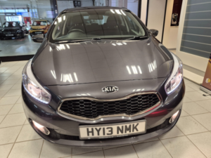 2013 Kia Ceed 1.6 Crdi 2 Hatchback 5dr Diesel Auto Euro 5 (126 Bhp) in Silver — image 4