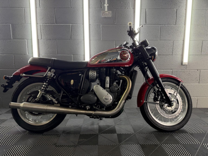 2025 Bsa Gold Star Insignia Red in Red — image 1