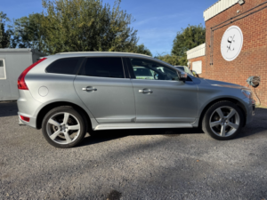 2012 Volvo Xc60 2.0 T5 R-Design in Blue — image 2