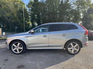 2012 Volvo Xc60 2.0 T5 R-Design in Blue — image 6