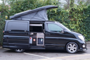 2007 Nissan Elgrand MPV E51 2.5 Highway Star 5dr *camper Conversion* in Multicolour — image 3