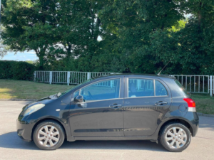 2009 Toyota Yaris 1.33 Dual Vvt-I Tr Euro 4 (s/s) 5dr in Black — image 3