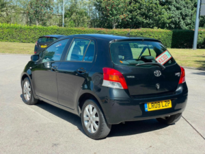 2009 Toyota Yaris 1.33 Dual Vvt-I Tr Euro 4 (s/s) 5dr in Black — image 4