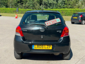 2009 Toyota Yaris 1.33 Dual Vvt-I Tr Euro 4 (s/s) 5dr in Black — image 5