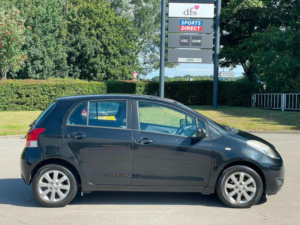 2009 Toyota Yaris 1.33 Dual Vvt-I Tr Euro 4 (s/s) 5dr in Black — image 6