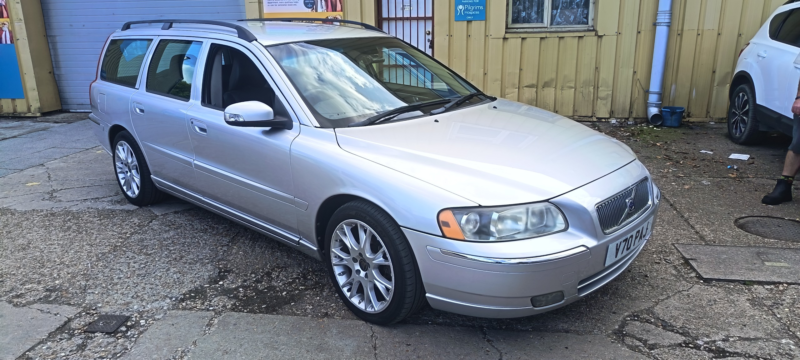 2006 Volvo V70 2.4d Se Estate 5dr Diesel Manual (179 G/km, 163 Bhp) in Silver — image 1