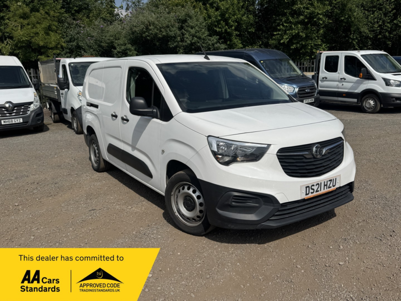 2021 Vauxhall Combo 1.5 Turbo D 2300 Dynamic in White — image 1