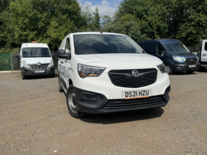 2021 Vauxhall Combo 1.5 Turbo D 2300 Dynamic in White — image 3