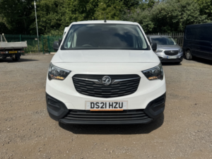 2021 Vauxhall Combo 1.5 Turbo D 2300 Dynamic in White — image 4