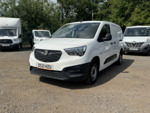 2021 Vauxhall Combo 1.5 Turbo D 2300 Dynamic in White — image 5