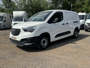 2021 Vauxhall Combo 1.5 Turbo D 2300 Dynamic in White — image 6