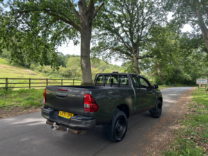 2020 Toyota Hilux 2.4 D-4d Active Extra Pickup Extended Cab 4dr Diesel Manual 4WD Euro 6 (s/s) (150 Ps) in Grey — image 3