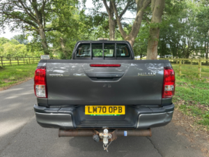 2020 Toyota Hilux 2.4 D-4d Active Extra Pickup Extended Cab 4dr Diesel Manual 4WD Euro 6 (s/s) (150 Ps) in Grey — image 4