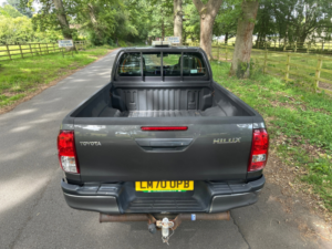2020 Toyota Hilux 2.4 D-4d Active Extra Pickup Extended Cab 4dr Diesel Manual 4WD Euro 6 (s/s) (150 Ps) in Grey — image 5