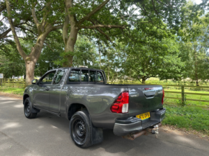 2020 Toyota Hilux 2.4 D-4d Active Extra Pickup Extended Cab 4dr Diesel Manual 4WD Euro 6 (s/s) (150 Ps) in Grey — image 6