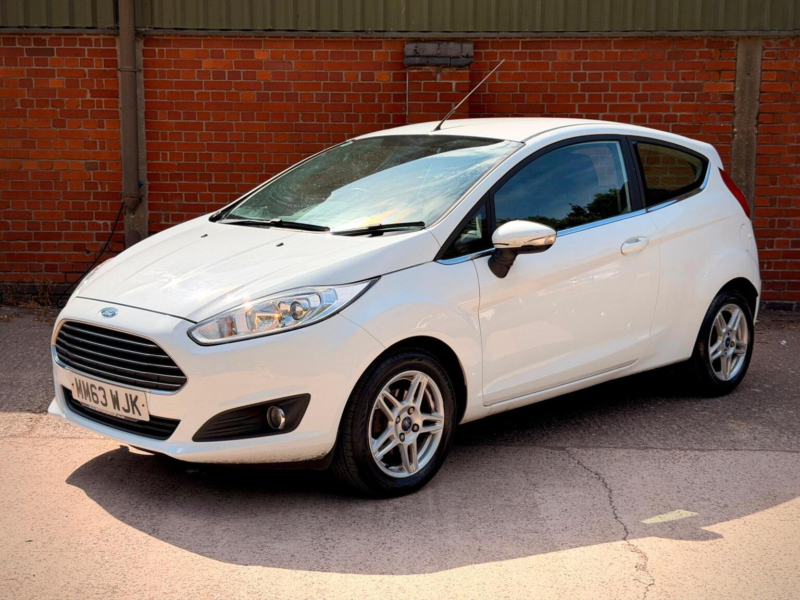 2014 Ford Fiesta 1.25 Zetec Euro 5 3dr in White — image 1
