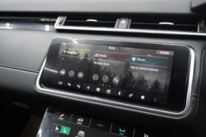 2018 Land Rover Range Rover Velar 2.0 D180 R-Dynamic Hse Auto 4WD Euro 6 (s/s) 5dr in Black — image 6