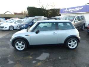 2004 MINI Hatch 1.6 One Hatch in Silver — image 2