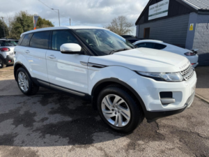2013 Land Rover Range Rover Evoque 2.2 Sd4 Pure SUV 5dr Diesel Manual 4WD Euro 5 (s/s) (190 Ps) in White — image 2