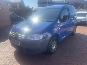 2009 Volkswagen Caddy 2.0 Sdi Pd C20 L1 Standard Roof 4dr in Blue — image 2