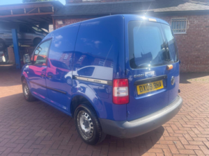 2009 Volkswagen Caddy 2.0 Sdi Pd C20 L1 Standard Roof 4dr in Blue — image 3