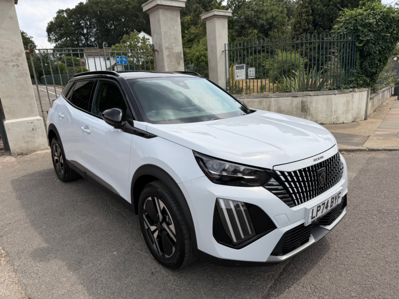 2025 Peugeot 2008 Puretech Eat8 S/s Gt in White — image 1