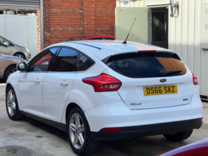 2016 Ford Focus 1.0t Ecoboost Zetec Auto Euro 6 (s/s) 5dr in White — image 4