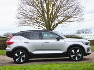 2024 Volvo Ex40 Single Motor Extended Range 78kwh Plus Auto 5dr in Silver — image 3