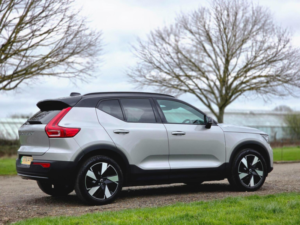 2024 Volvo Ex40 Single Motor Extended Range 78kwh Plus Auto 5dr in Silver — image 4