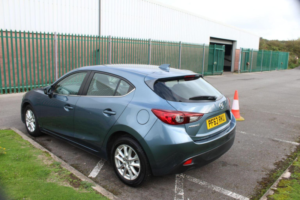 2014 Mazda Mazda3 1.5 Skyactiv-G Se Nav Euro 5 (s/s) 5dr in Blue — image 2