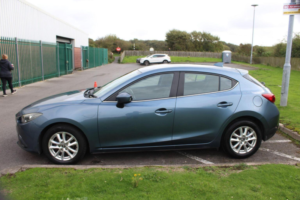 2014 Mazda Mazda3 1.5 Skyactiv-G Se Nav Euro 5 (s/s) 5dr in Blue — image 4