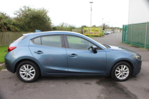 2014 Mazda Mazda3 1.5 Skyactiv-G Se Nav Euro 5 (s/s) 5dr in Blue — image 5