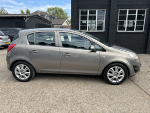 2013 Vauxhall Corsa 1.4 16v Energy in Brown — image 6