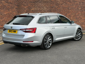 2019 Skoda Superb 2.0 Tsi Laurin & Klement DSG 4WD Euro 6 (s/s) 5dr in Silver — image 3