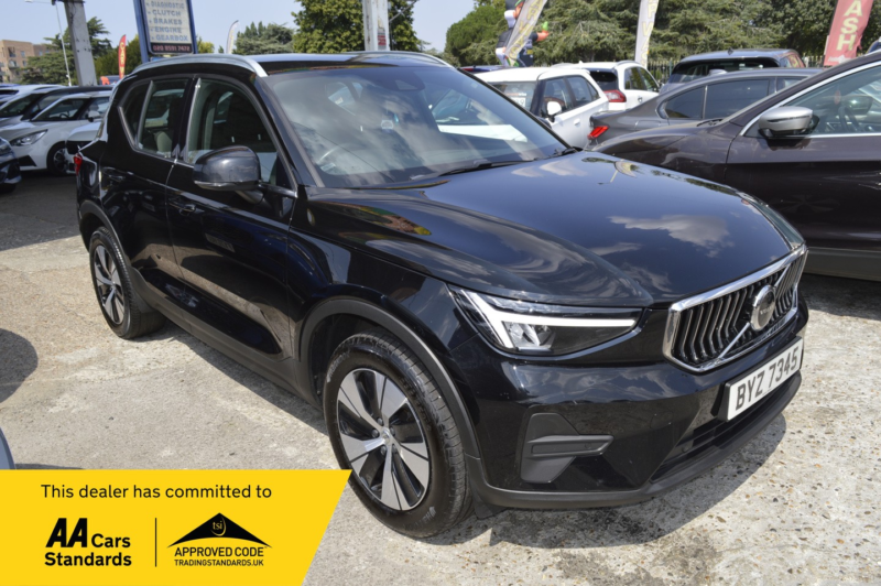 2022 Volvo Xc40 1.5 Core T4 (211 Hp) Auto in Black — image 1