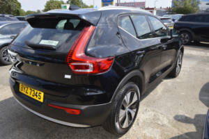 2022 Volvo Xc40 1.5 Core T4 (211 Hp) Auto in Black — image 2