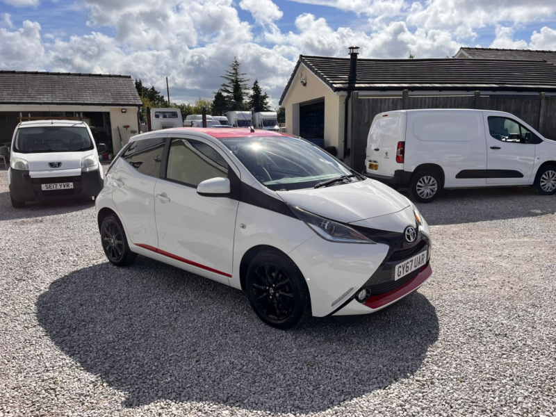 2017 Toyota Aygo 1.0 Vvt-I X-Press in White — image 1