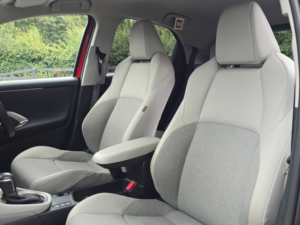 2023 Toyota Yaris 1.5 Vvt-H Excel Hatchback 5dr Petrol Hybrid E-CVT Euro 6 (s/s) (116 Ps) in Red — image 3