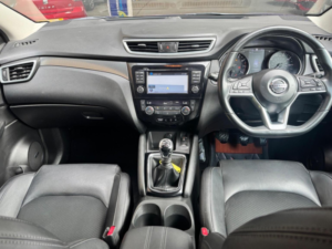 2017 Nissan Qashqai 1.6 Dig-T Tekna Euro 6 (s/s) 5dr in Blue — image 4