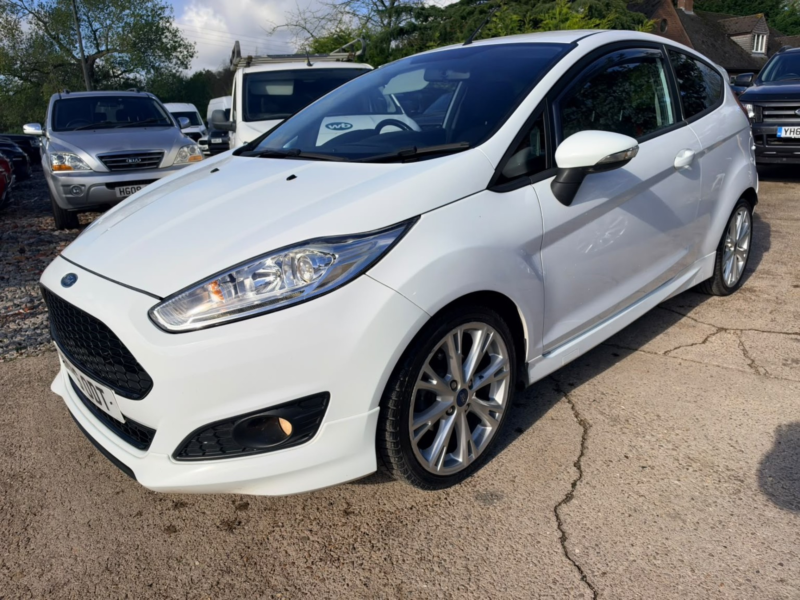 2016 Ford Fiesta 1.0 T Ecoboost Zetec S in White — image 1