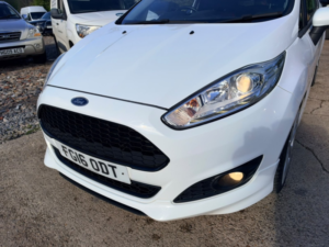 2016 Ford Fiesta 1.0 T Ecoboost Zetec S in White — image 3