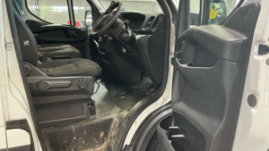 2022 Iveco Daily 2.3d Hpi 14v 35s 3520 Himatic Mwb H2 Euro 6 (s/s) 5dr in White — image 2