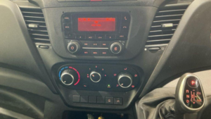 2022 Iveco Daily 2.3d Hpi 14v 35s 3520 Himatic Mwb H2 Euro 6 (s/s) 5dr in White — image 3