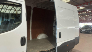 2022 Iveco Daily 2.3d Hpi 14v 35s 3520 Himatic Mwb H2 Euro 6 (s/s) 5dr in White — image 5