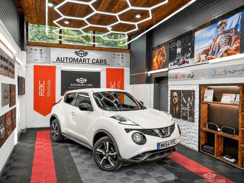2014 Nissan Juke 1.2 Dig-T Tekna Euro 5 (s/s) 5dr Euro 5 in White — image 1