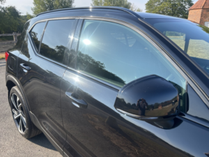 2020 Volvo Xc40 2.0 R-Design Pro D3 Automatic SUV in Black — image 2