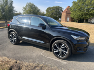 2020 Volvo Xc40 2.0 R-Design Pro D3 Automatic SUV in Black — image 3