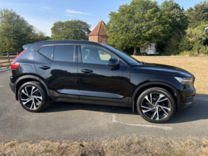 2020 Volvo Xc40 2.0 R-Design Pro D3 Automatic SUV in Black — image 4